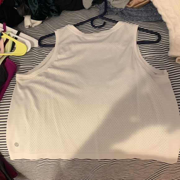 Lululemon crop top. Used - Picture 5 of 6
